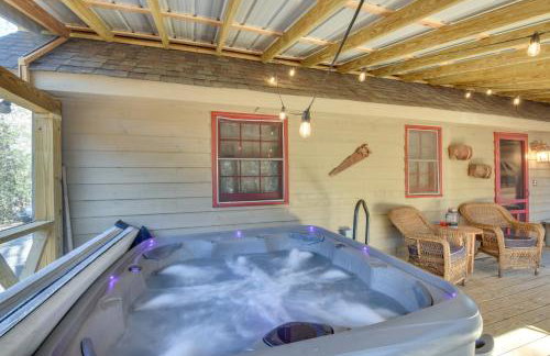 Cozy Creekside Mountain Escape w/ Hot Tub! - Foto 28
