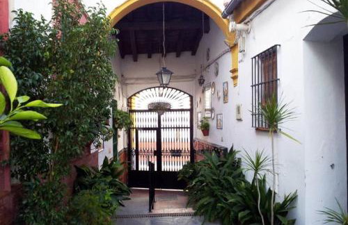 Típico y pintoresco patio de vecinos, con encanto - Foto 24
