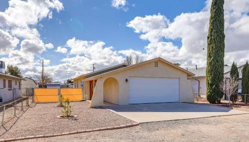 Kingman Vacation Rental with Yard and Fire Pit - Foto 3