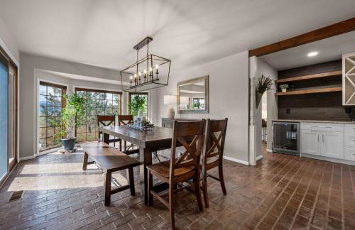 Expansive Monument Home Hot Tub and Mountain Views! - Foto 13