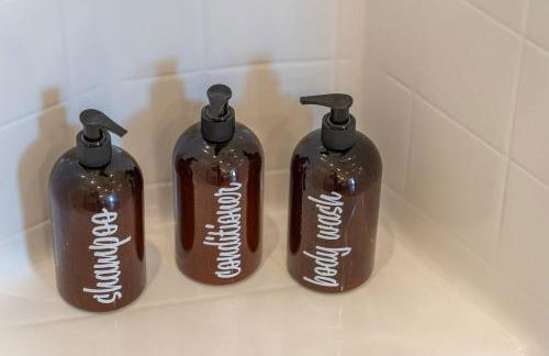 2 BR King Bed Hot Tub AC Near Jackson - Foto 23