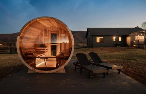 Luxe, Mountain VIEWS, Sauna, HotTub, Pups - Foto 13