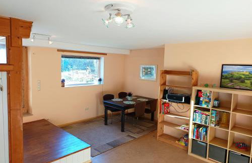 Großzügige Souterrain Ferienwohnung im Grünen - Foto 13