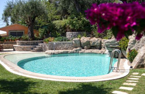 The Red Bougainvillea Apartments - Foto 1