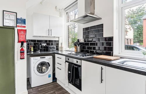 Crew Quarters - Your Ideal Stay in Bury - Photo 7