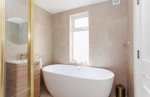 111 By Mayfair - Luxurious 12 Bedroom House, Portrush - Foto 29