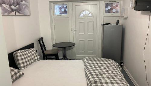 Guest House in Milton Keynes - Photo 2