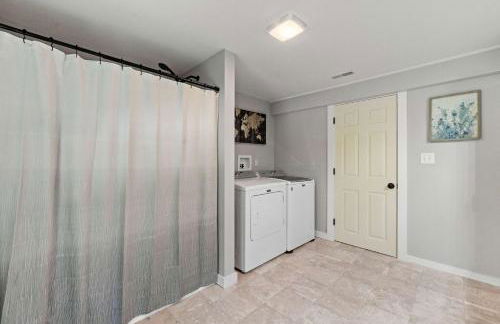 Comfy Large Bungalow - 4 Bed 1BA On Private Pond - Foto 28