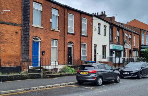 Spacious Apartment Near Rochdale Centre Train Tram Bus Free Parking Fast Wi-Fi - Foto 21