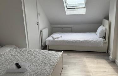 London corporate 6 bedroom home with free parking - Foto 15