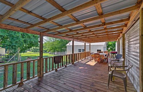 Waterloo Home with Fire Pit - half Mi to Boat Ramp! - Foto 2