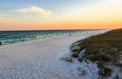 Navarre Beach Landing - Beach Gear Included - Walk to Beach - Sunset Views - Foto 10