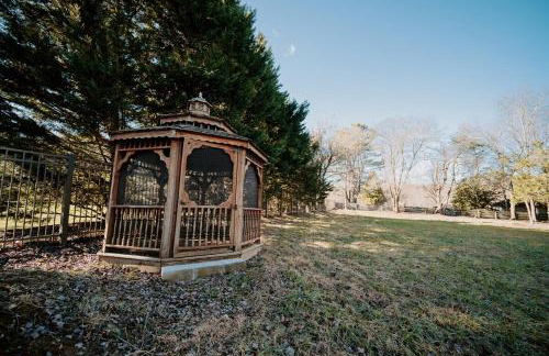 Spacious 5BR 2BA Free Parking Minutes to DC with Foosball - Photo 2