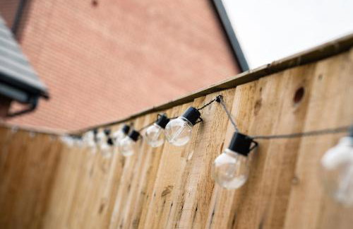 Spacious Milton Keynes Townhouse 2 Designated Parking Spaces Near Centre MK, MK Bowl, Universal Studios & Transport Links Ideal for Families & Contractors - Foto 25