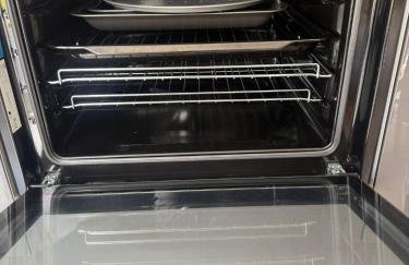 Modern 3 Bedroom House with Garden and Free Parking Long Stay Friendly - Foto 6