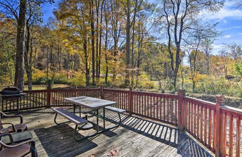 Rural Cabin Hideaway with Fire Pit and Mtn Views! - Foto 21