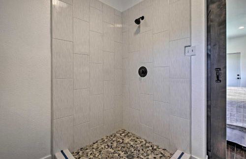 Cottage by the Lakes with Patio by Lake Nacimiento - Foto 11