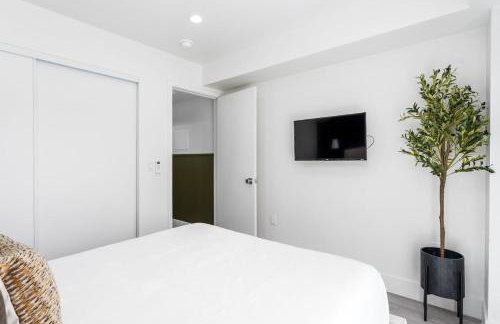 Cozy LA Getaway Fast Wi-Fi and Smart TV - Foto 12