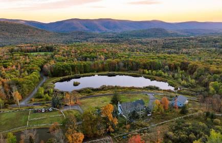 Scenic Catskills Retreat • Pool Hot Tub Game Room Lake Views Mountainview Estate by AvantStay - Foto 79