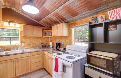 Higden Studio with Private Deck Less Than 1 Mi to Lake! - Foto 13