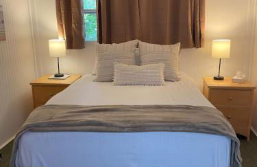 Sister Lakes Lakeside House - Sleeps 16 - Foto 49