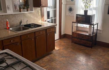 Tree House 6 bedrooms, 2 blocks from everything - Foto 61