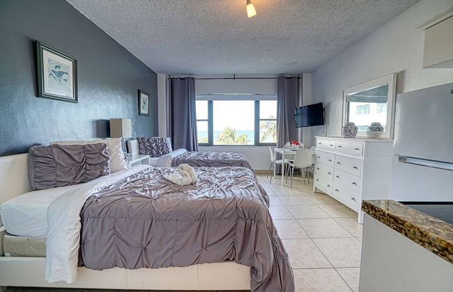 Deluxe Studios and Apartments at the Casablanca - Photo 55