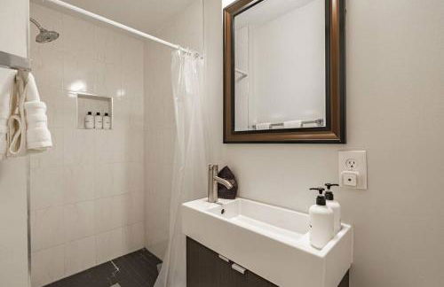 Central LUX Apartment in DC - Photo 13