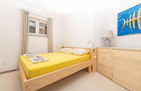 2 Bedroom Amazing Apartment In Lukovo - Foto 14