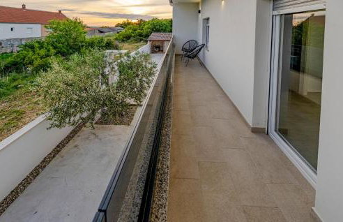 Gorgeous Home In Nadin With Wifi - Photo 22