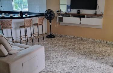 Casa espaçosa, Mobiliada e bem localizada - Foto 20