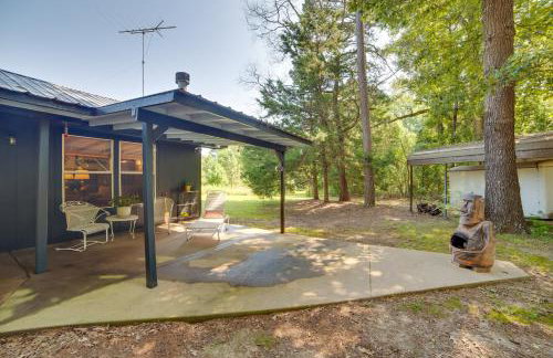 Secluded Getaway on ~10 Acres in The Piney Woods! - Foto 21