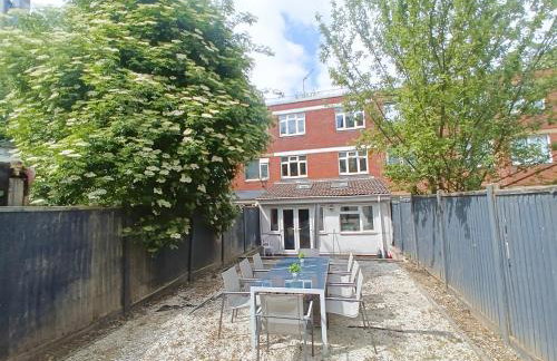 Lovely 4-Bedroom Kilburn Flat with Garden and Parking near Hampstead Heath, Abbey Road by Staylio London - Foto 9
