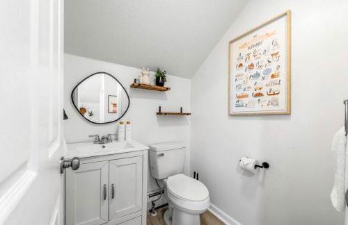 Boho Haven Hideaway - Walk to Pool,Theater,Arcades, Firepit, Lake Access - Foto 24