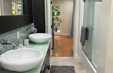 Stunning, Quiet Vista Retreat Minutes from Beach - Foto 15