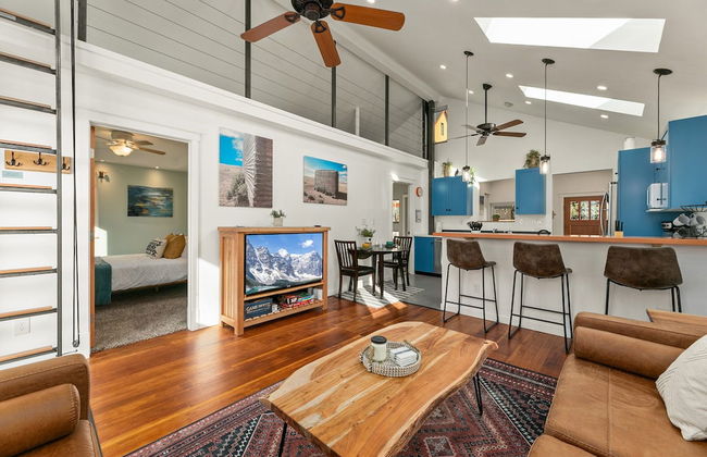 Vibrant Downtown Bungalow – Walk Everywhere! - Foto 13