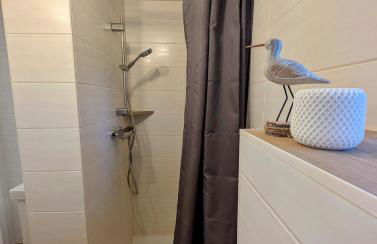 Modern bungalow with direct lake access and fireplace - Photo 17