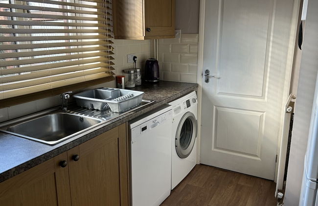 Spacious Detached Bungalow With Ample Parking - Foto 37