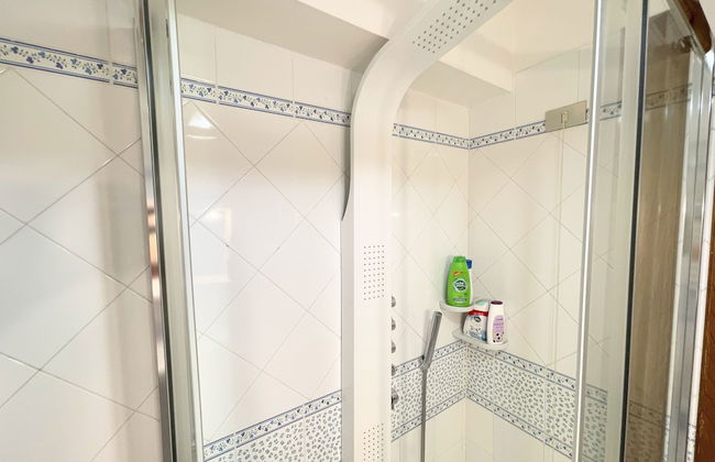 Central Spoleto Apartment With Large Sunny Terrace With Views - Photo 16