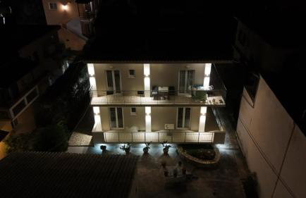 KELLY APARTMENTS - Photo 35