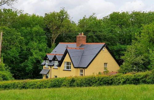 Peacock cottage- Two bedroom country cottage. - Photo 1