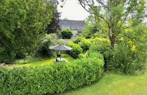 Welcome to Hazelwood, The Mount Somerton Apartment - modern and fully equipped, Private off-street parking, Near Glastonbury Tor, The spectacular Wells Cathedral, Stourhead, Sherborne Abbey, Millfield School, Clark's Village - Foto 6