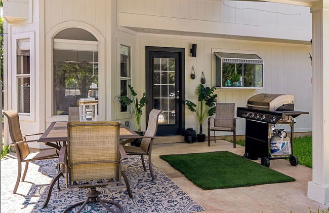 Fun 6BR Home with Private Theater & Pool - Photo 32