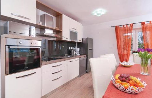 Five-Bedroom Holiday Home In Donji Humag - Photo 25