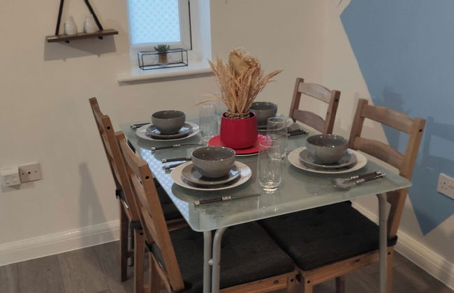 Apartment - Sleeps 4 - Parking - Station Close - Photo 9