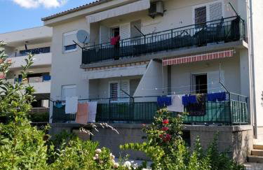 Apartments by the sea Banjol - Rab - 4965 - Photo 1