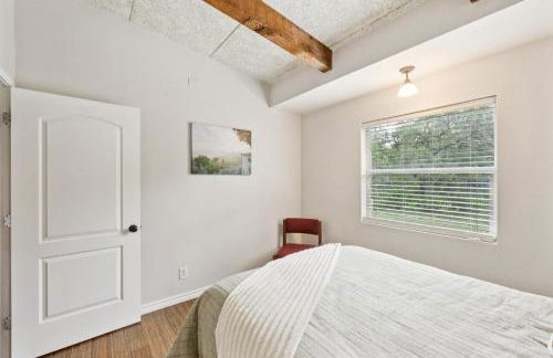 Hill Country Getaway Near San Marcos River home - Photo 21