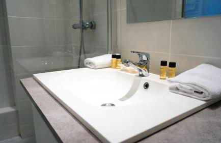 Peaceful 15th Paris Apartment with Metro Access - Foto 22