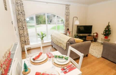 Walworth Castle Cottage - Photo 6