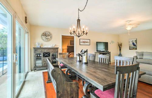 Riviera Beach Vacation Home with Pool Walk to Beach - Foto 10